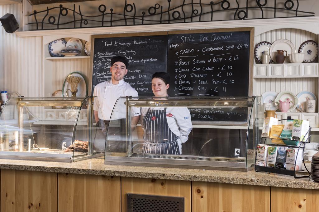 Four Seasons Hotel & Leisure Club 모니건 외부 사진