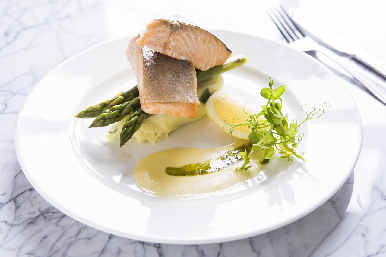 Four Seasons Hotel & Leisure Club 모니건 외부 사진