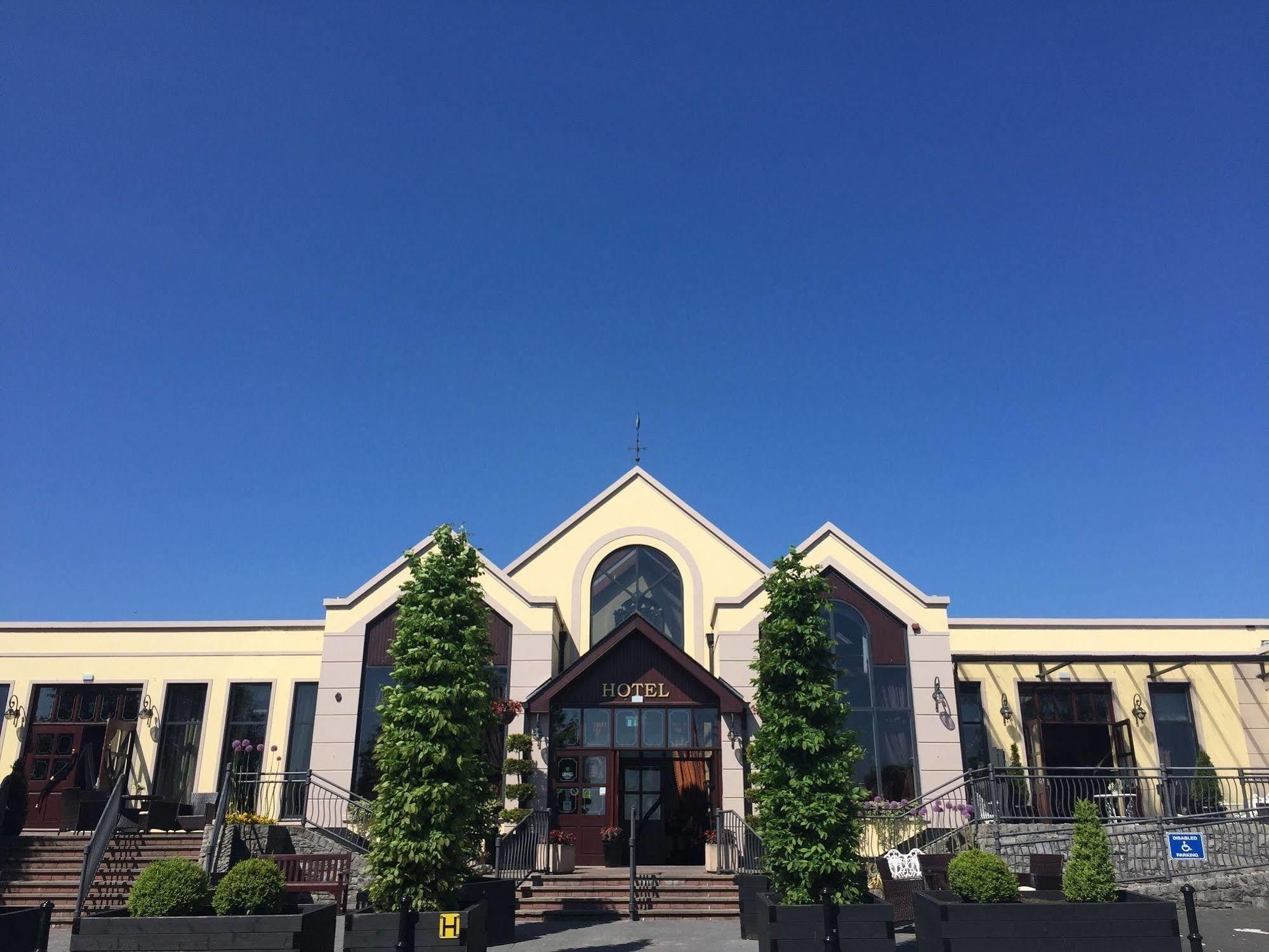 Four Seasons Hotel & Leisure Club 모니건 외부 사진