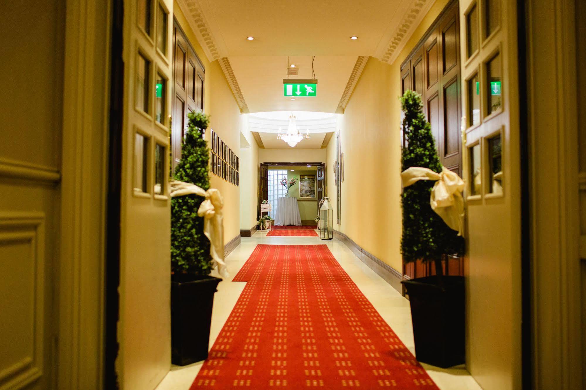 Four Seasons Hotel & Leisure Club 모니건 외부 사진